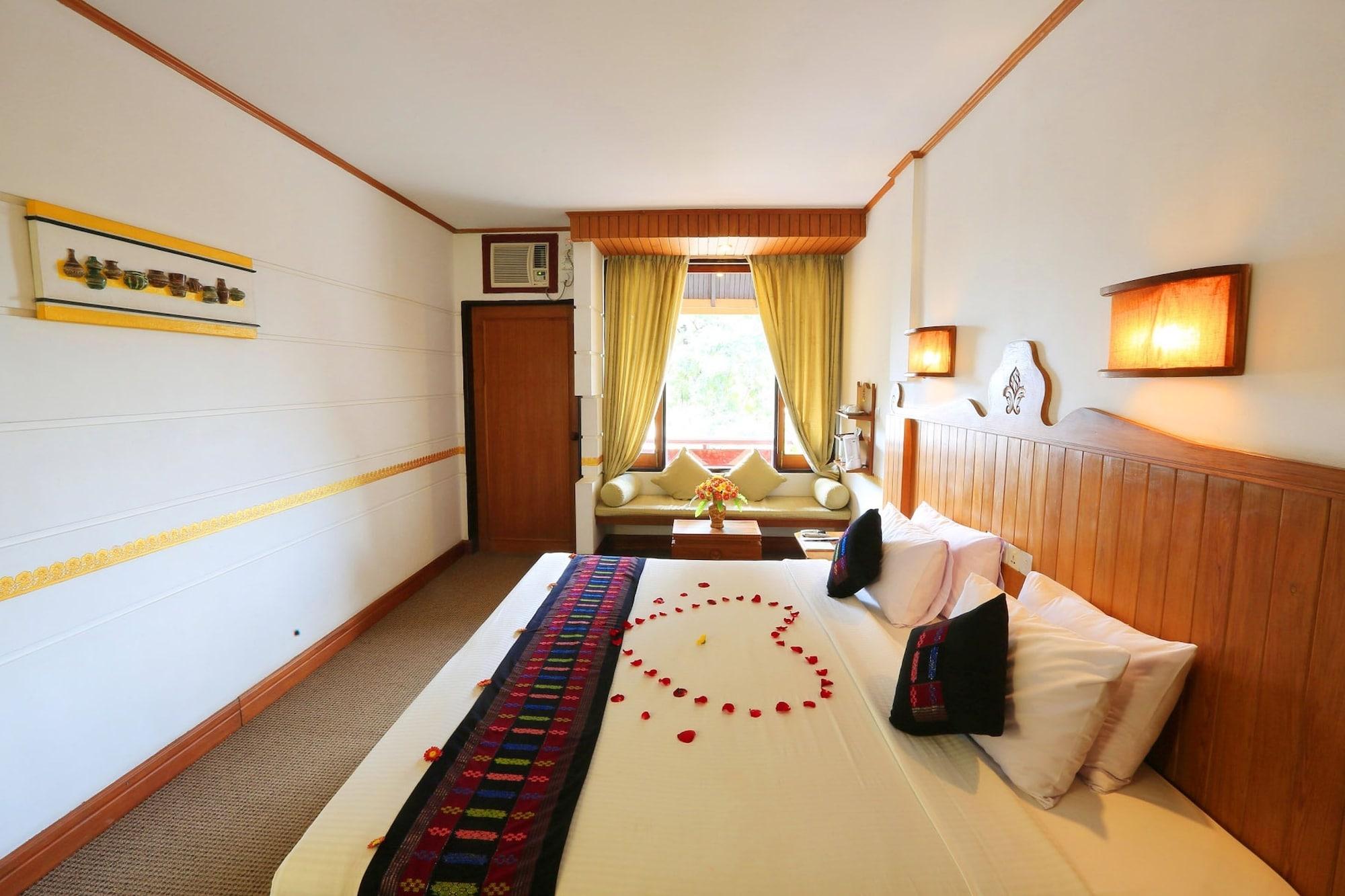 Hotel Amazing Nyaung Shwe Exterior photo