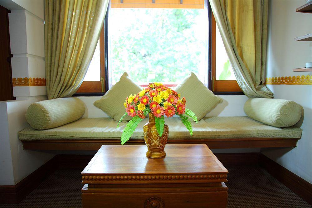 Hotel Amazing Nyaung Shwe Exterior photo