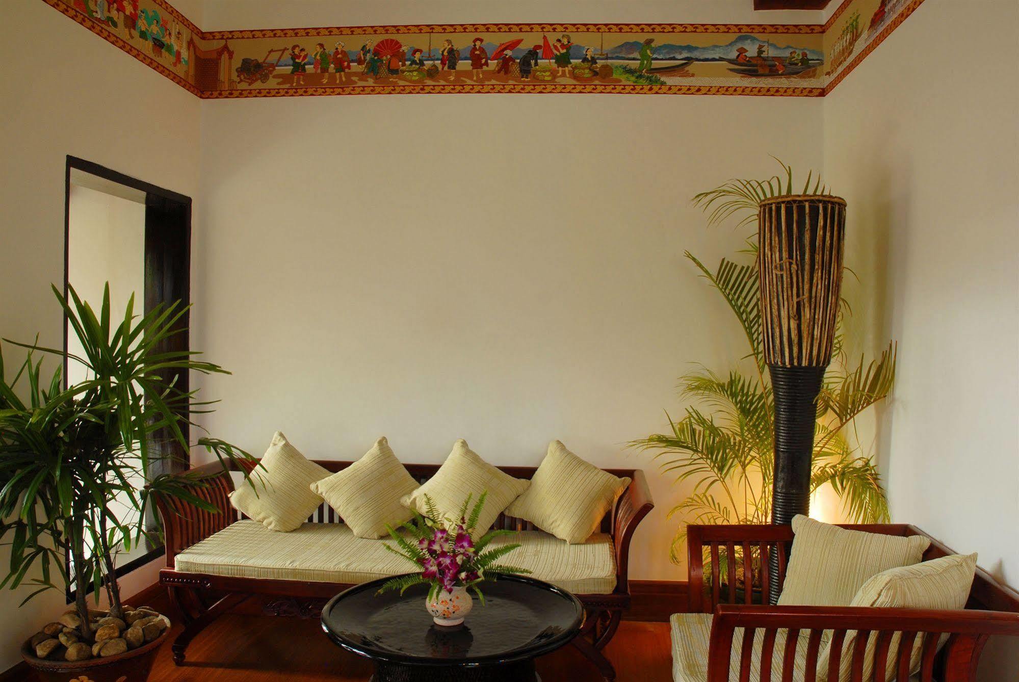 Hotel Amazing Nyaung Shwe Exterior photo