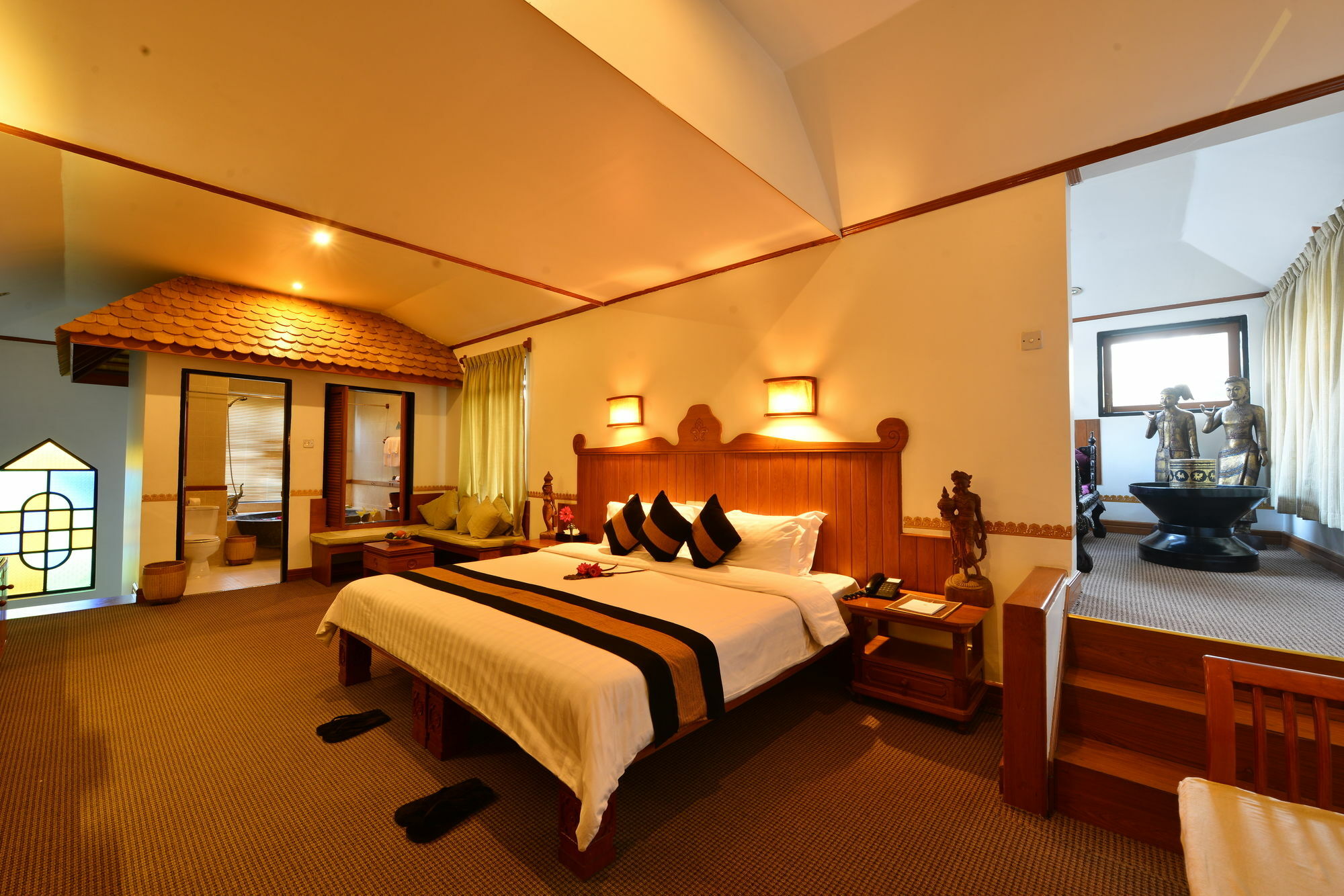 Hotel Amazing Nyaung Shwe Exterior photo