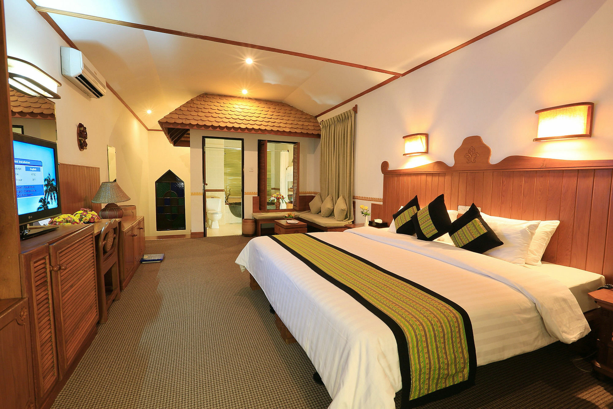 Hotel Amazing Nyaung Shwe Exterior photo