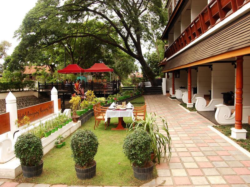 Hotel Amazing Nyaung Shwe Exterior photo