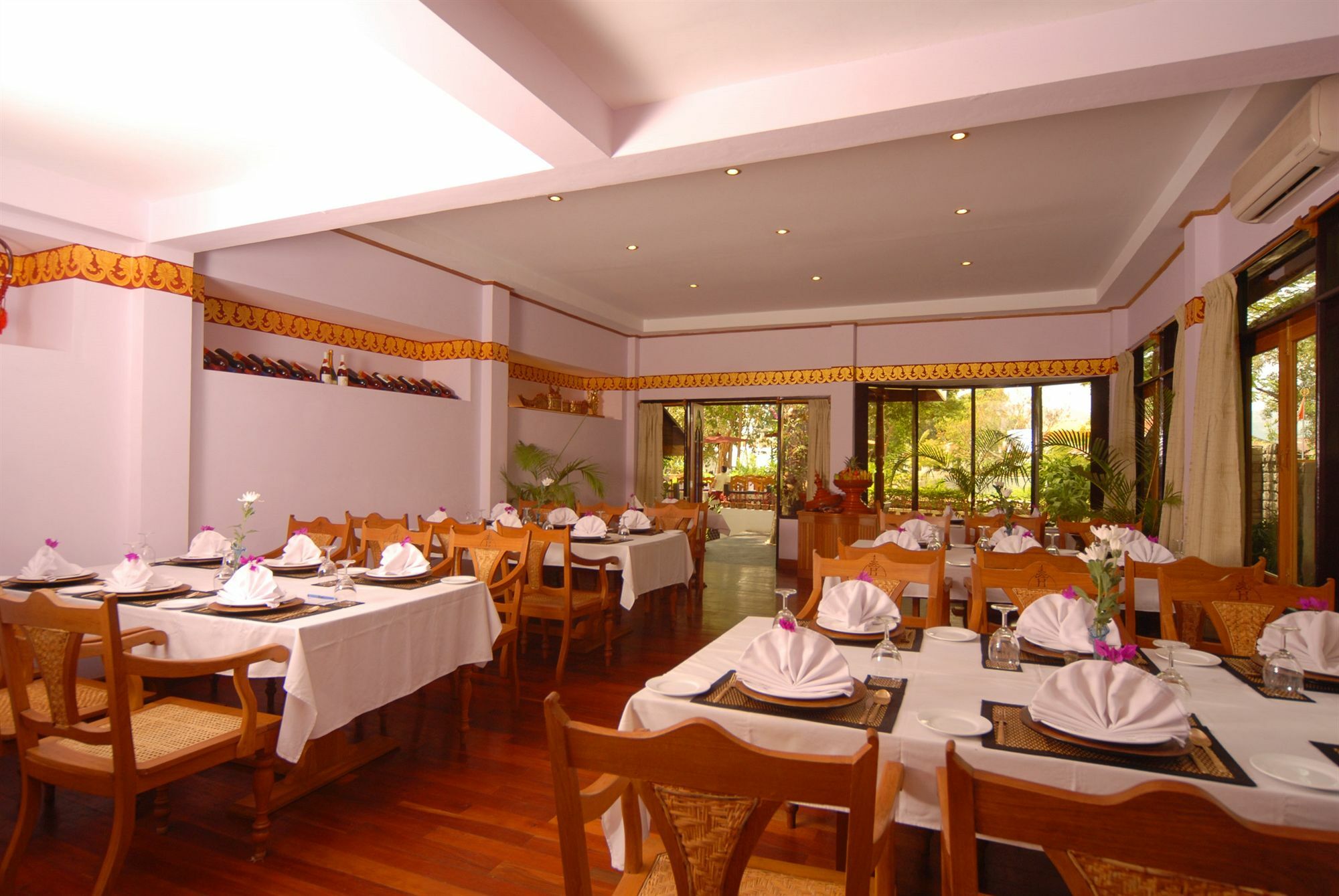 Hotel Amazing Nyaung Shwe Exterior photo