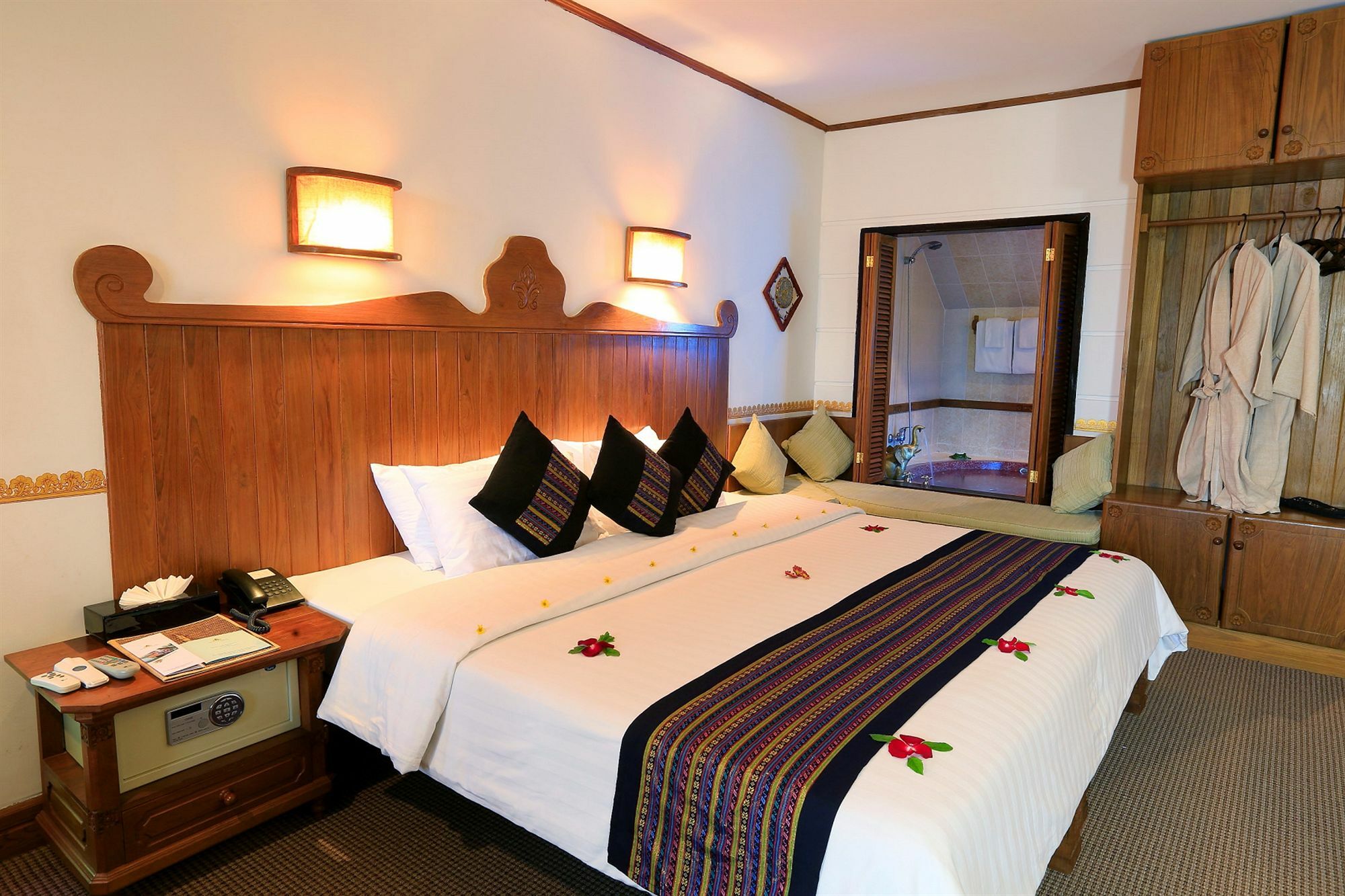 Hotel Amazing Nyaung Shwe Exterior photo