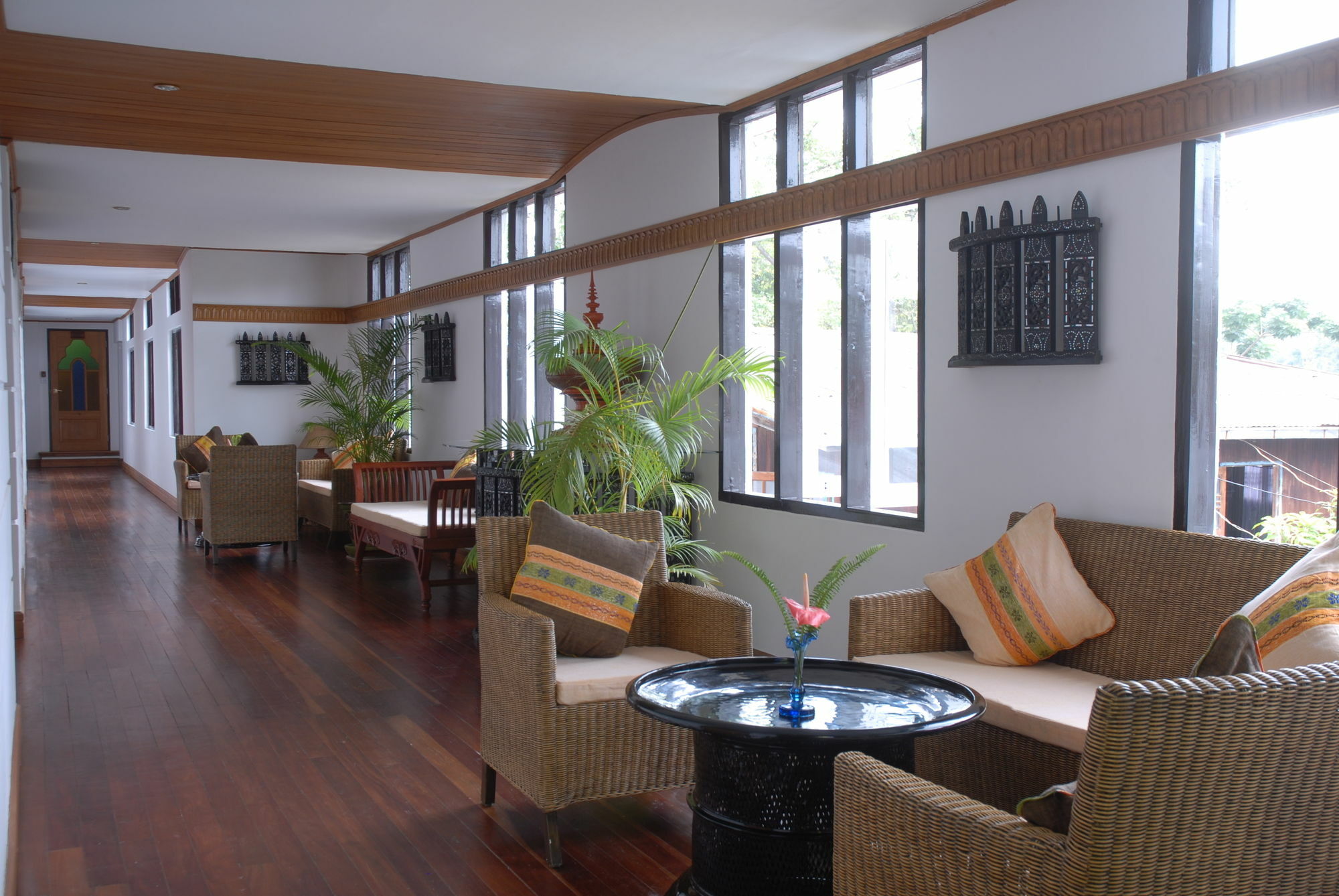 Hotel Amazing Nyaung Shwe Exterior photo