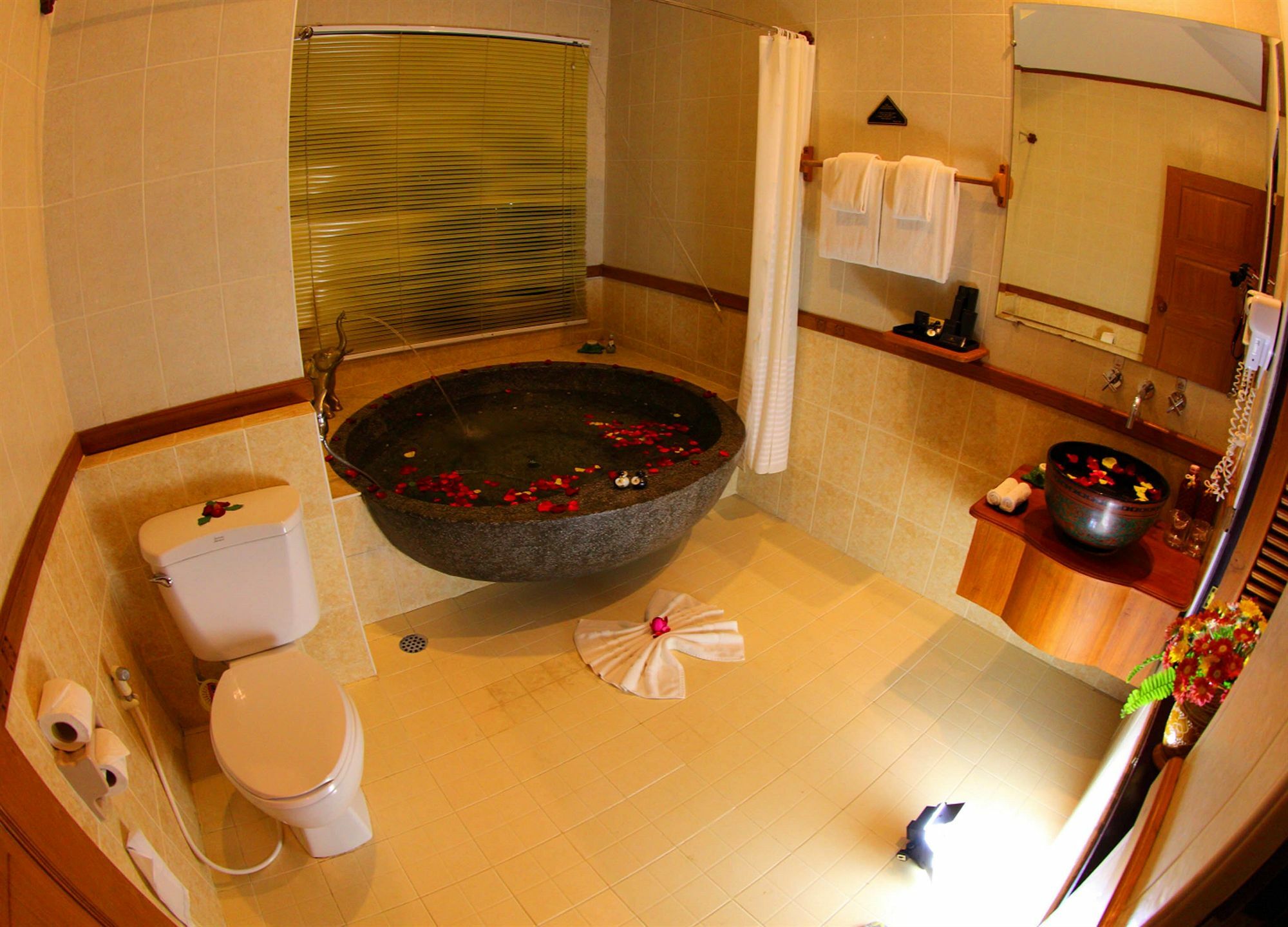 Hotel Amazing Nyaung Shwe Exterior photo
